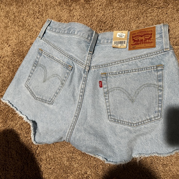 Levi’s 501 Light Wash Distressed Shorts Women’s Sz 31 - Picture 4 of 4